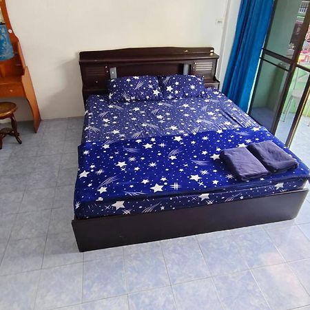 Yuri Guesthouse Jomtien Beach Exterior photo