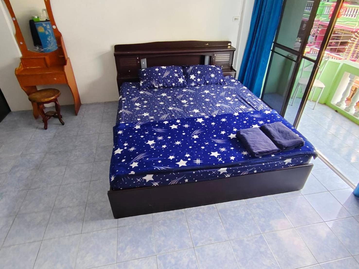 Yuri Guesthouse Jomtien Beach Exterior photo